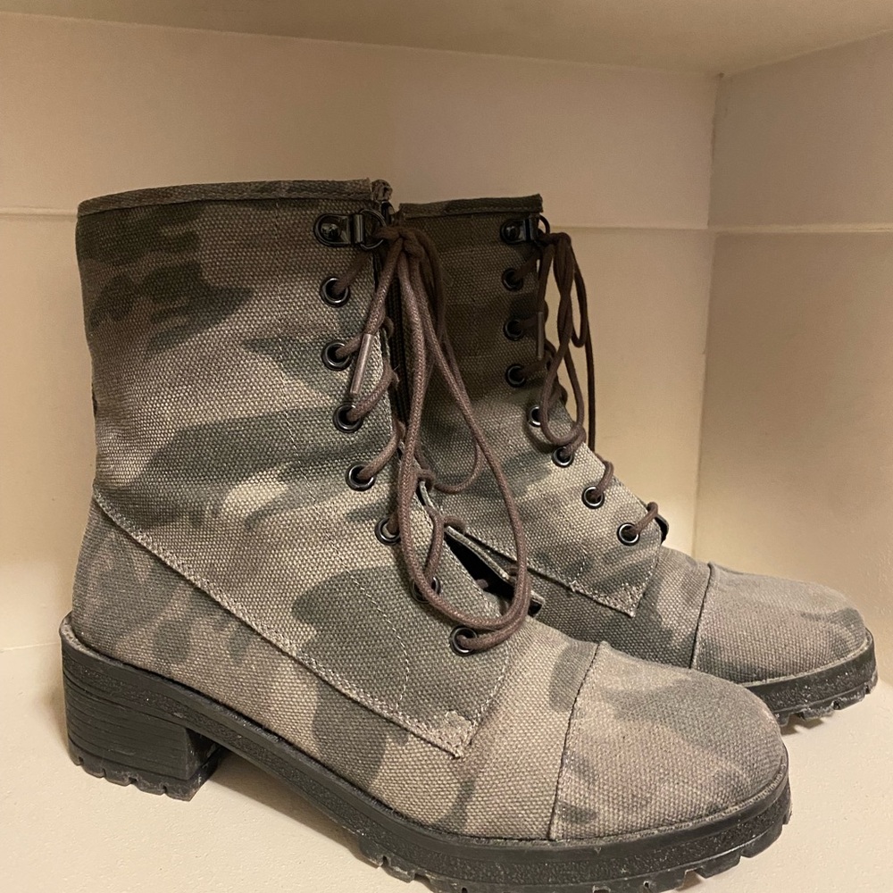 Madden Girl Gray Camouflage Combat Boots